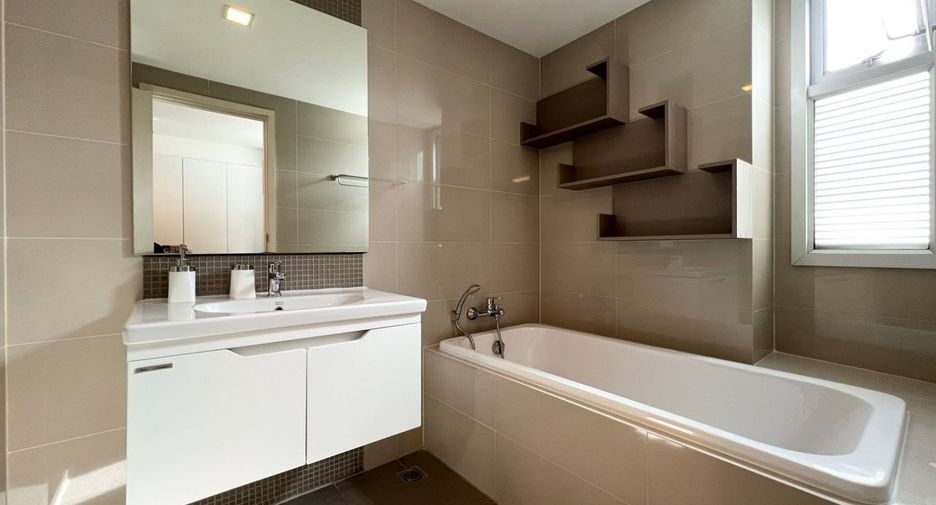 For rent 2 bedrooms condo in Watthana, Bangkok