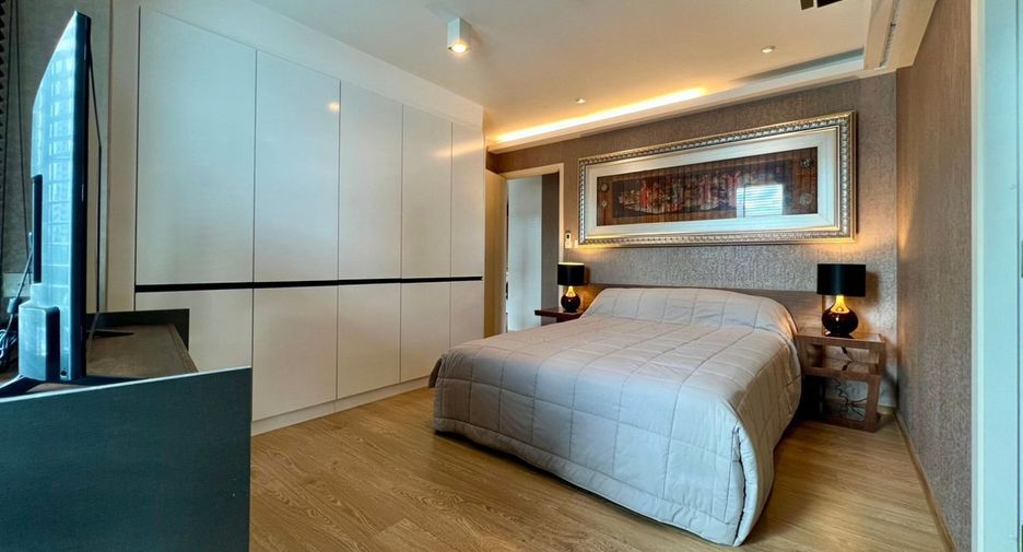 For rent 2 bedrooms condo in Watthana, Bangkok