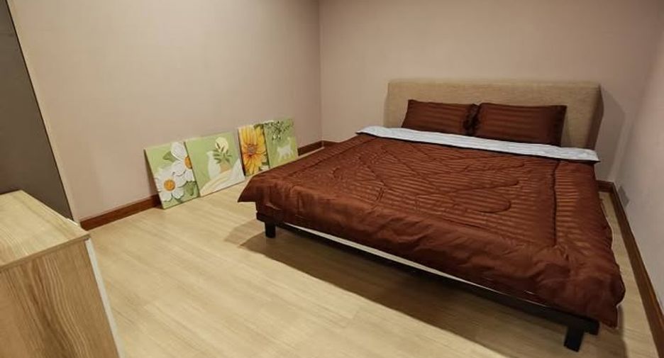 For rent 3 ベッドルーム condo in Sathon, Bangkok