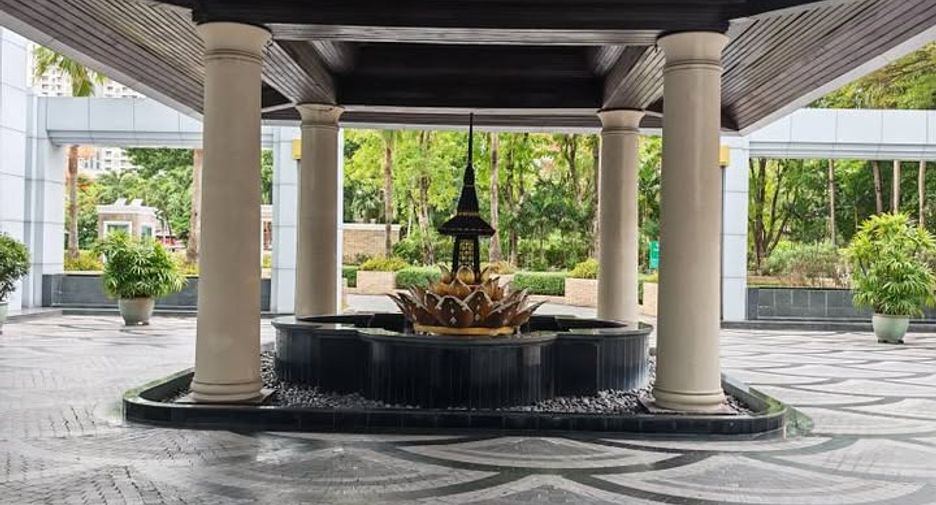 For rent 3 ベッドルーム condo in Sathon, Bangkok