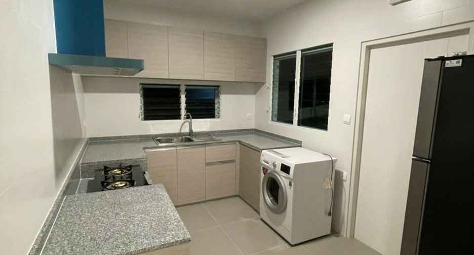 For rent and for sale 4 bedrooms house in Prawet, Bangkok