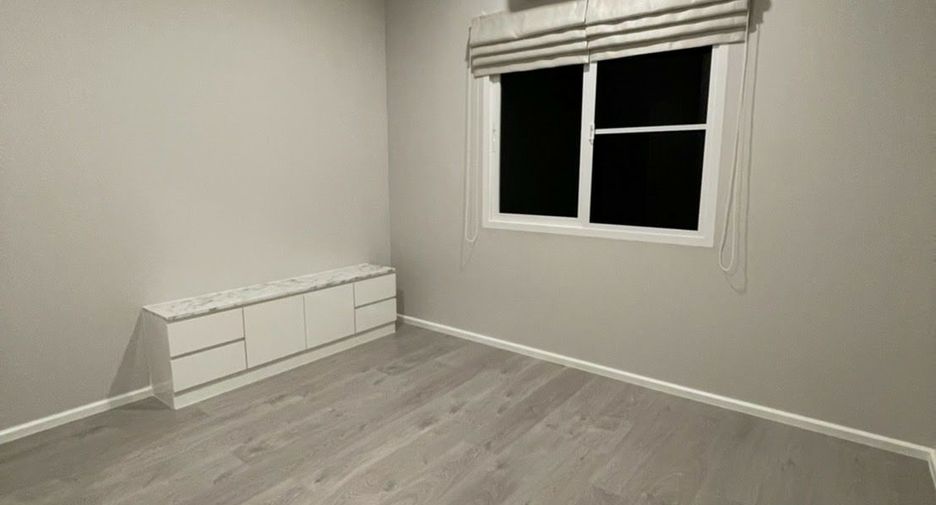 For rent and for sale 4 bedrooms house in Prawet, Bangkok