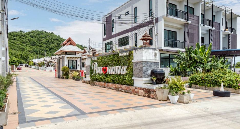 For sale 4 bedrooms house in Hua Hin, Prachuap Khiri Khan