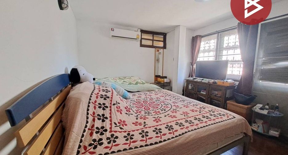 Casa en venta de 4 habitaciones en Huai Khwang, Bangkok