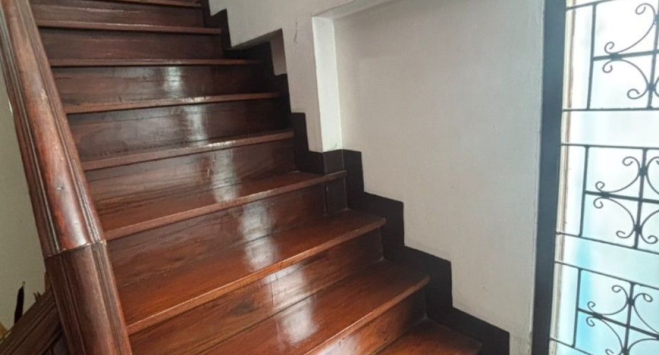 Casa en venta de 4 habitaciones en Huai Khwang, Bangkok