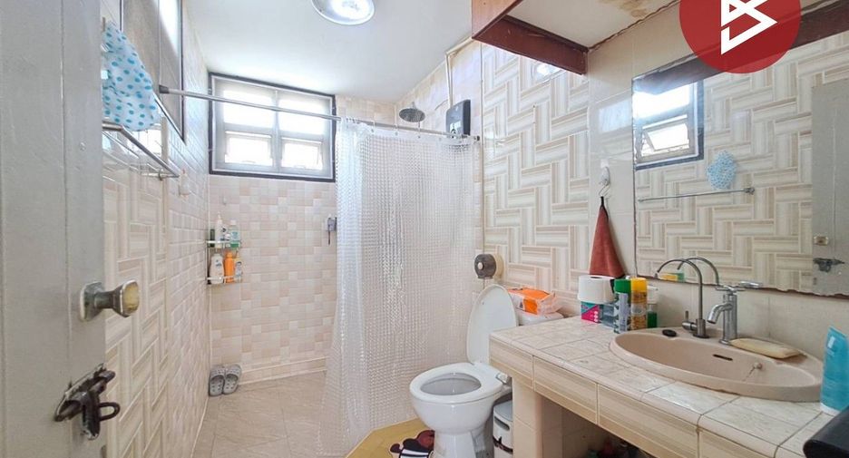 Casa en venta de 4 habitaciones en Huai Khwang, Bangkok