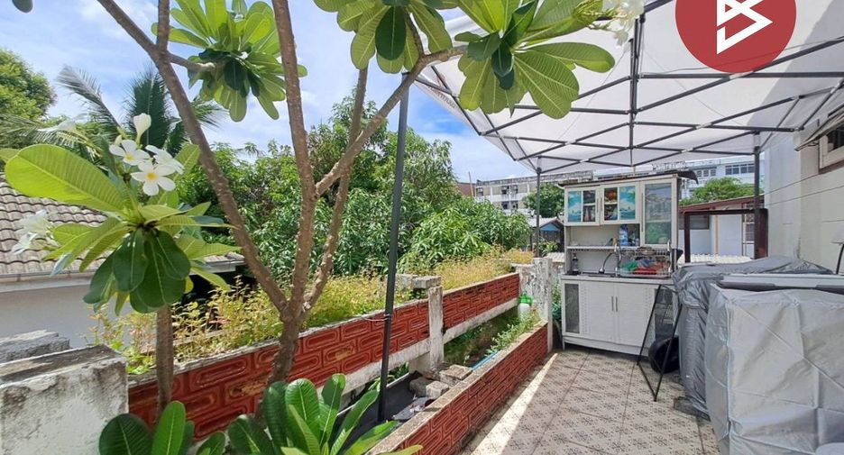 Casa en venta de 4 habitaciones en Huai Khwang, Bangkok