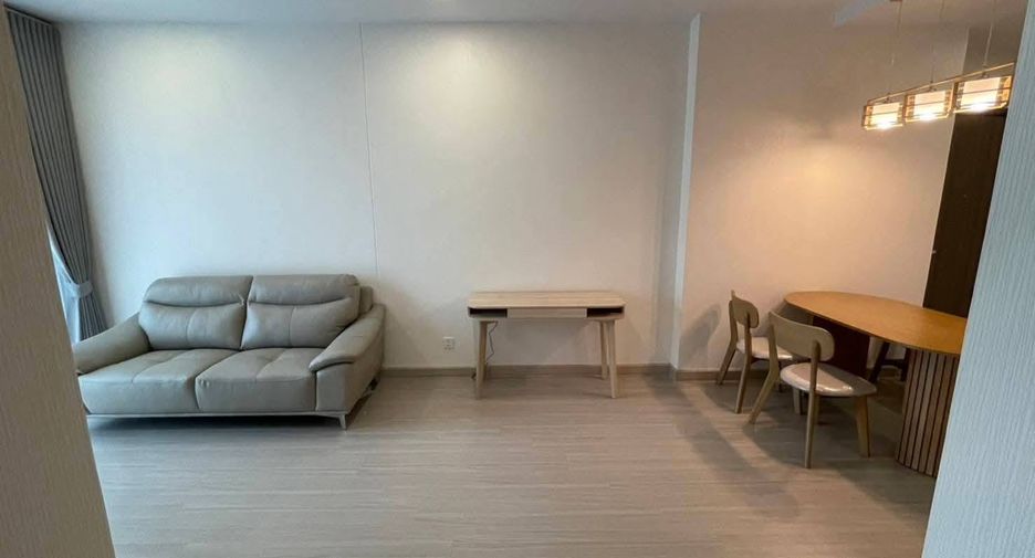 For rent 2 bedrooms condo in Bang Rak, Bangkok