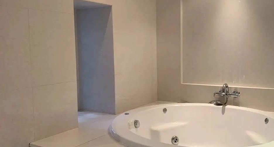 For rent 4 ベッドルーム condo in Pathum Wan, Bangkok