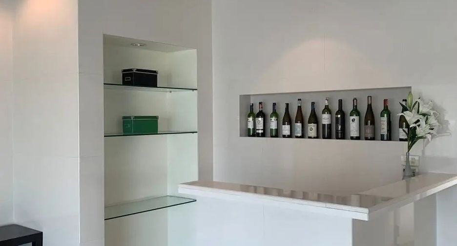 For rent 4 ベッドルーム condo in Pathum Wan, Bangkok