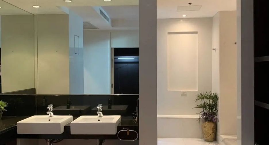 For rent 4 ベッドルーム condo in Pathum Wan, Bangkok