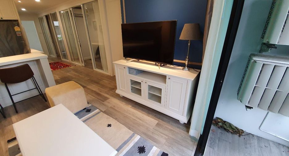 For rent 3 bedrooms condo in Phra Khanong, Bangkok
