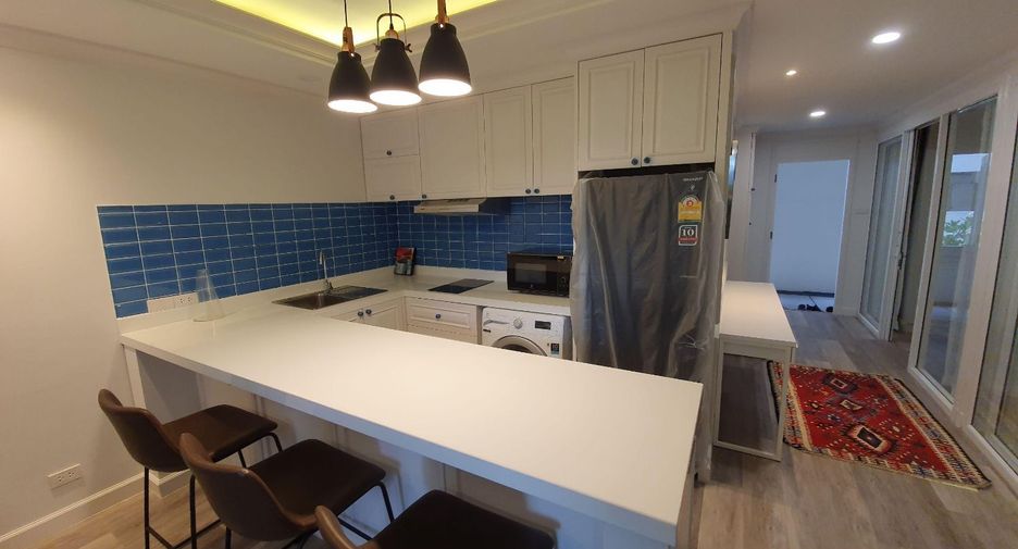 For rent 3 bedrooms condo in Phra Khanong, Bangkok
