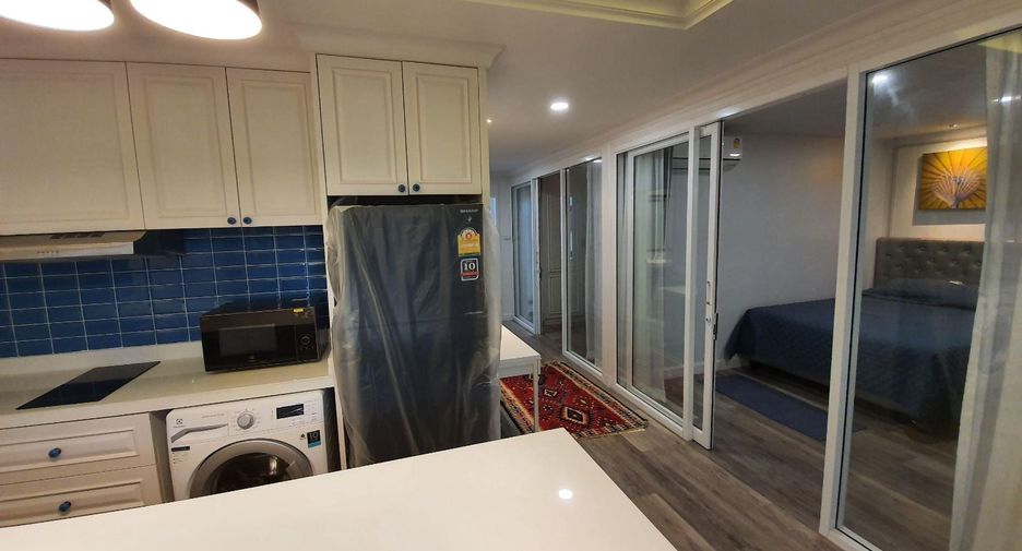 For rent 3 bedrooms condo in Phra Khanong, Bangkok