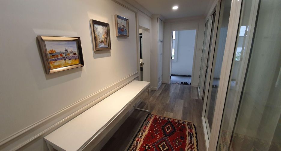 For rent 3 bedrooms condo in Phra Khanong, Bangkok