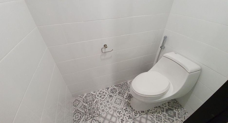 For rent 3 bedrooms condo in Phra Khanong, Bangkok