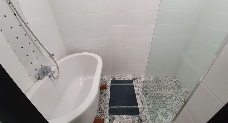 For rent 3 bedrooms condo in Phra Khanong, Bangkok
