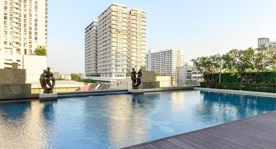 For rent 2 bedrooms condo in Watthana, Bangkok