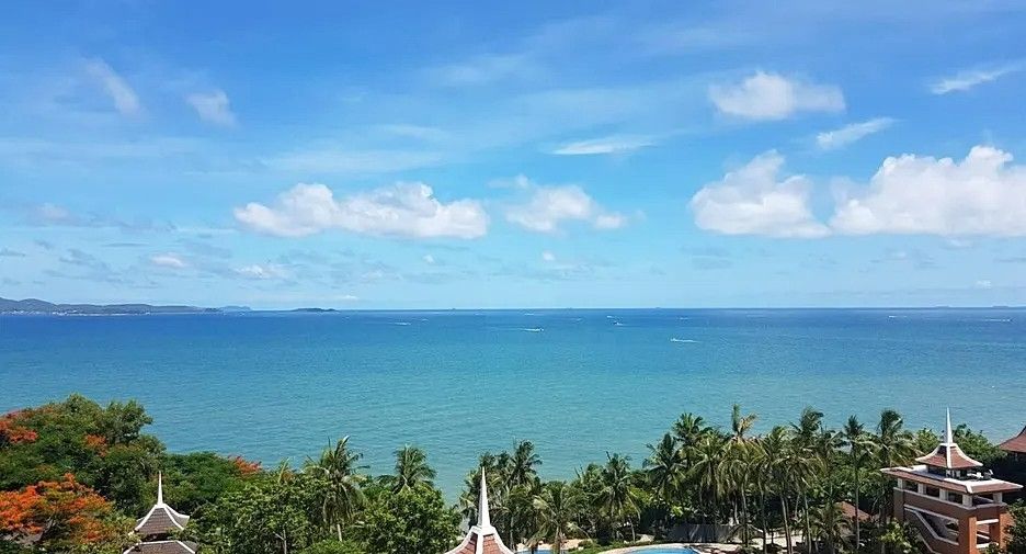 For sale 3 ベッドルーム condo in Bang Lamung, Chonburi