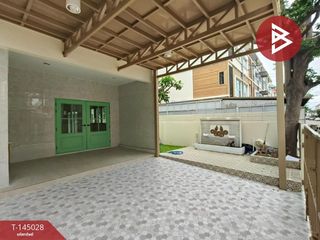 For sale 4 bedrooms townhouse in Suan Luang, Bangkok