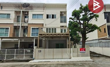 Casa adosada en venta de 4 habitaciones en Suan Luang, Bangkok
