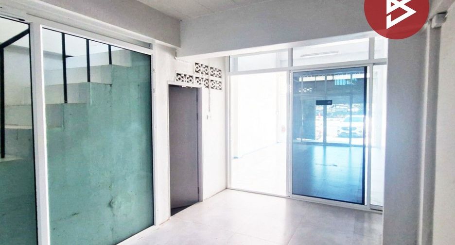 For sale 3 ベッドルーム retail Space in Chai Badan, Lopburi