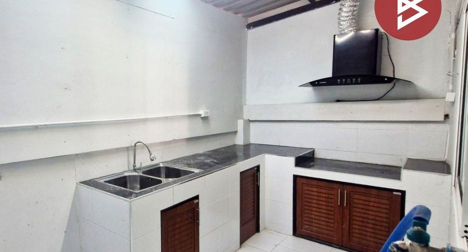 For sale 3 ベッドルーム retail Space in Chai Badan, Lopburi