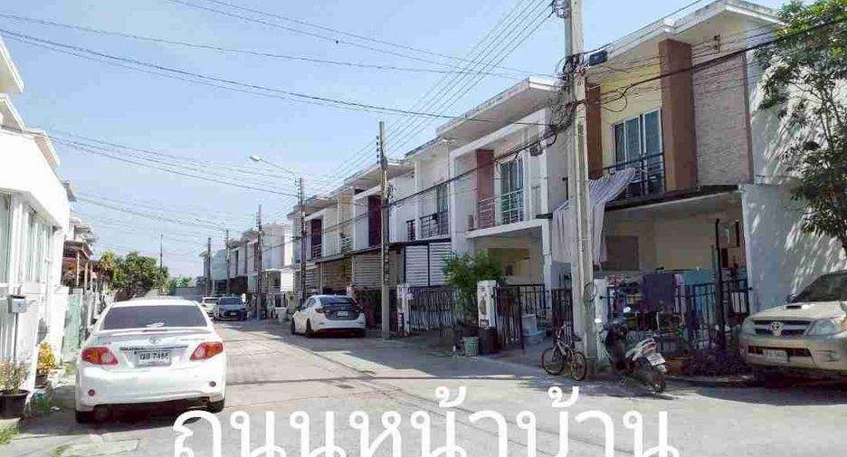 For sale 3 bedrooms townhouse in Prawet, Bangkok
