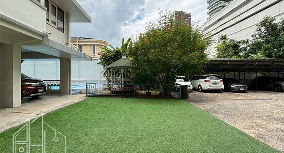 For rent 2 ベッドルーム condo in Khlong Toei, Bangkok