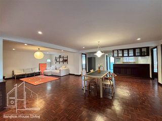 For rent 3 bedrooms apartment in Khlong Toei, Bangkok