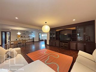For rent 3 bedrooms apartment in Khlong Toei, Bangkok