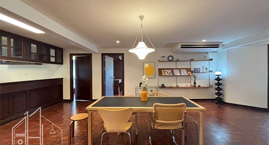 For rent 3 bedrooms apartment in Khlong Toei, Bangkok