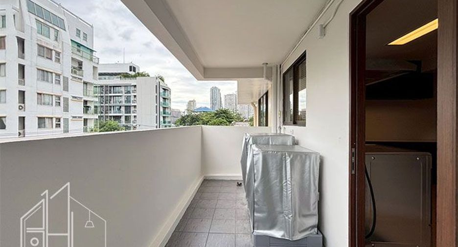 For rent 3 bedrooms apartment in Khlong Toei, Bangkok