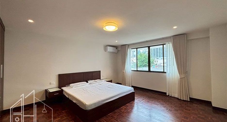 For rent 3 bedrooms apartment in Khlong Toei, Bangkok