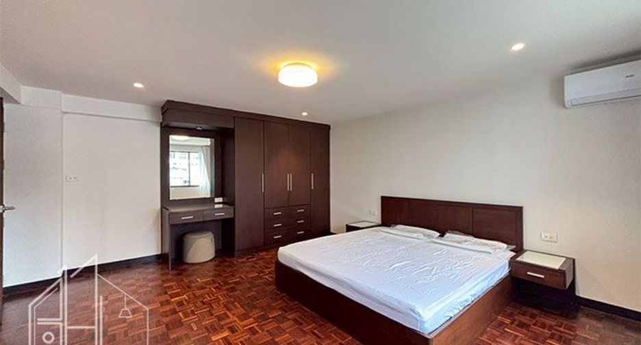 For rent 3 bedrooms apartment in Khlong Toei, Bangkok