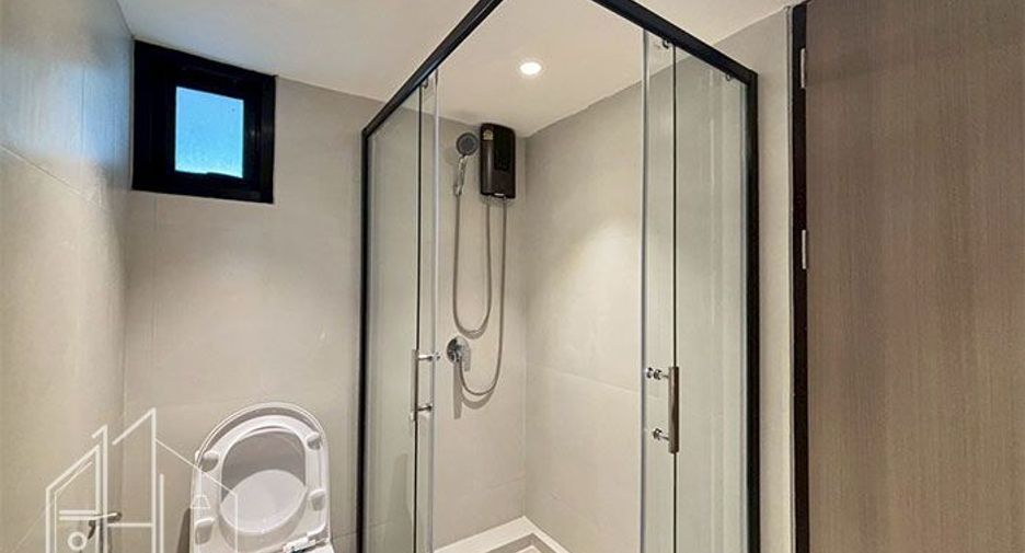 For rent 3 bedrooms apartment in Khlong Toei, Bangkok