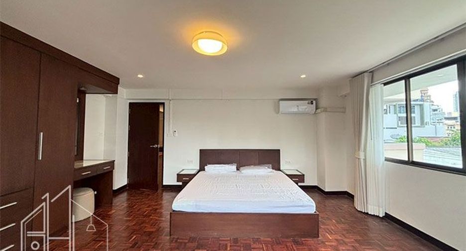 For rent 3 bedrooms apartment in Khlong Toei, Bangkok