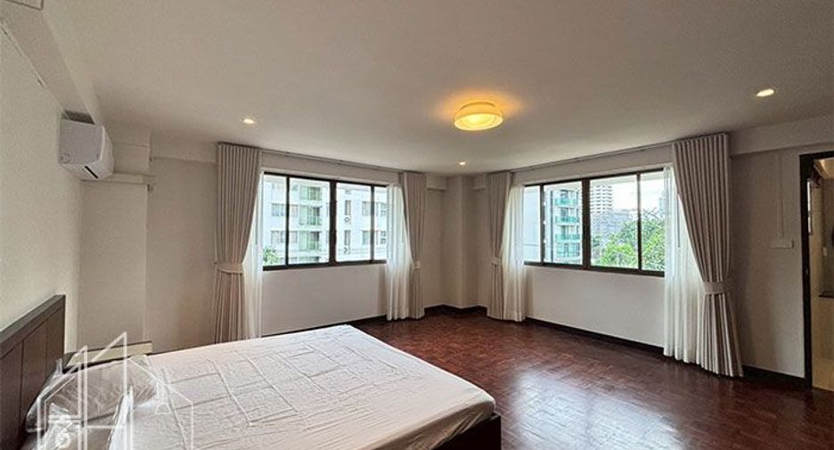 For rent 3 bedrooms apartment in Khlong Toei, Bangkok