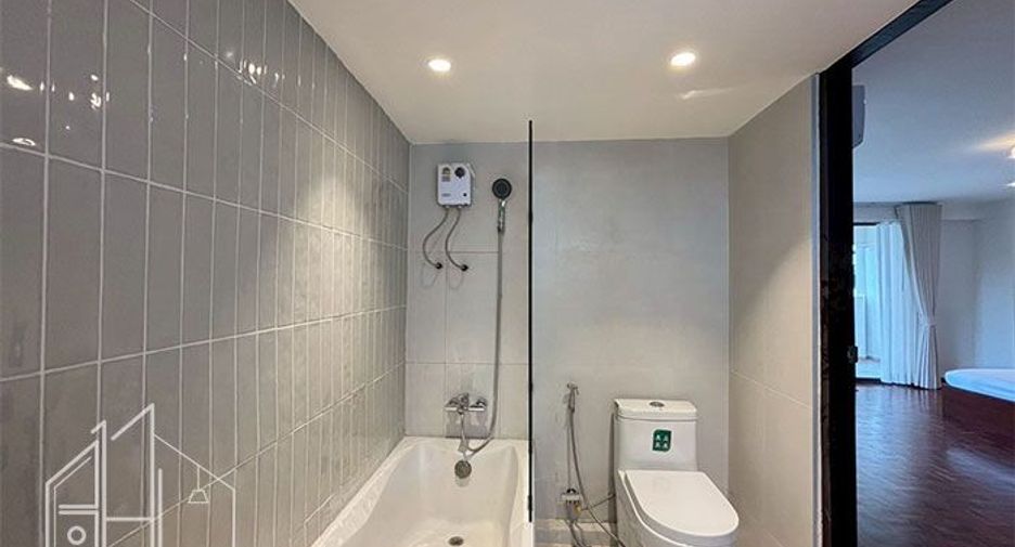 For rent 3 bedrooms apartment in Khlong Toei, Bangkok