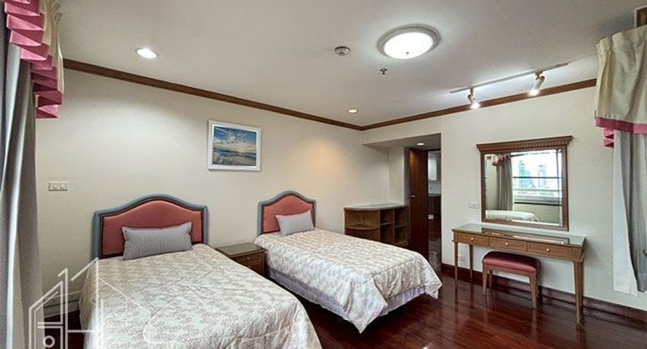 For rent 2 bedrooms condo in Khlong Toei, Bangkok