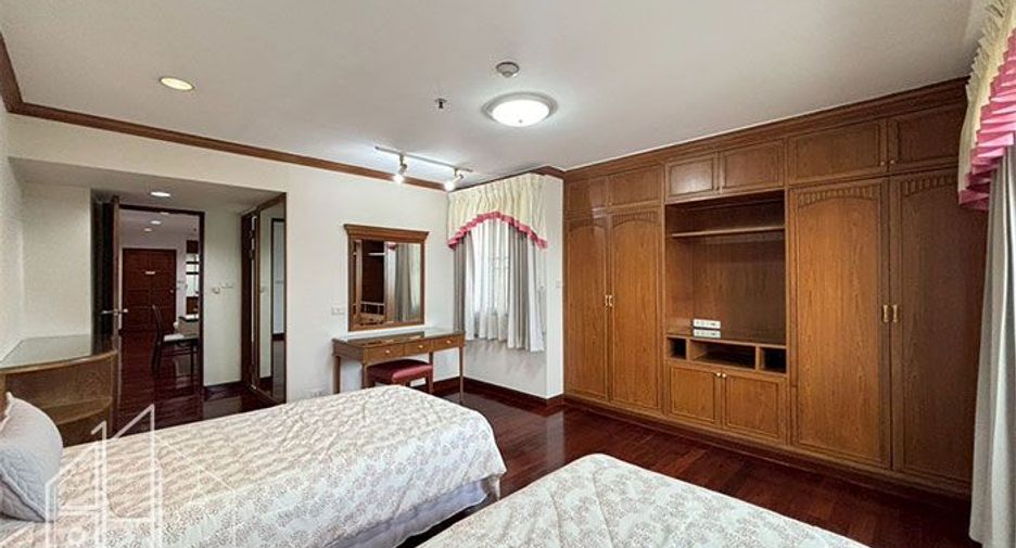 For rent 2 bedrooms condo in Khlong Toei, Bangkok