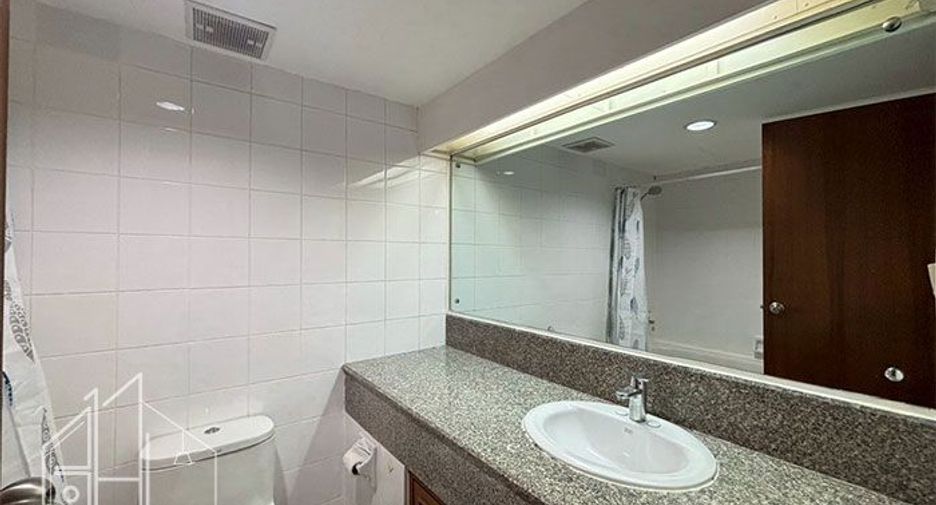 For rent 2 bedrooms condo in Khlong Toei, Bangkok
