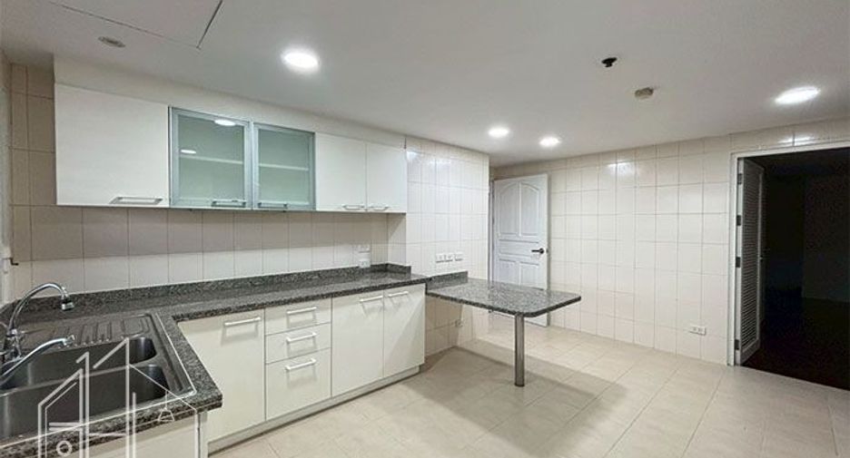 ให้เช่า 4 ห้องนอน คอนโด ใน วัฒนา, กรุงเทพฯ