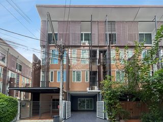 Casa adosada en venta de 3 habitaciones en Pak Kret, Nonthaburi