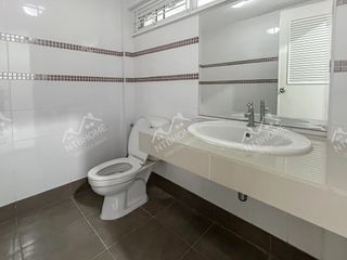 Casa adosada en venta de 3 habitaciones en Pak Kret, Nonthaburi