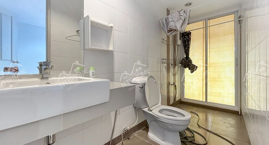 Casa adosada en venta de 3 habitaciones en Pak Kret, Nonthaburi