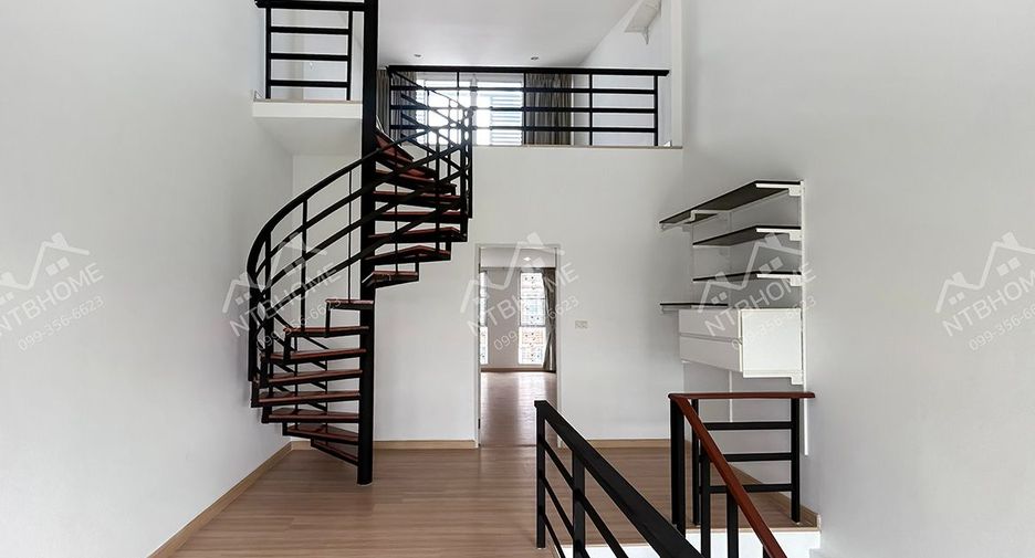 Casa adosada en venta de 3 habitaciones en Pak Kret, Nonthaburi