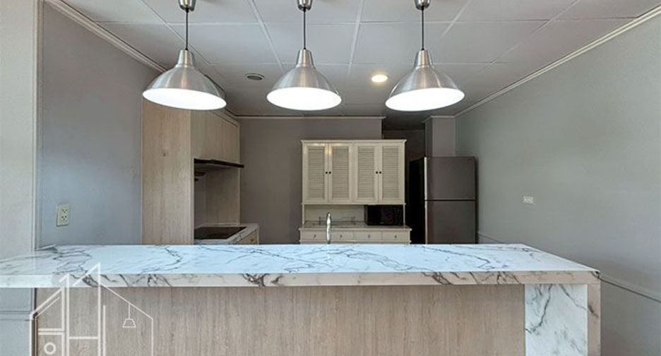 For rent 4 bedrooms condo in Watthana, Bangkok