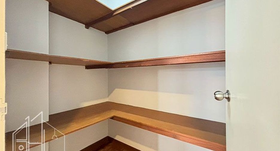 For rent 4 bedrooms condo in Watthana, Bangkok