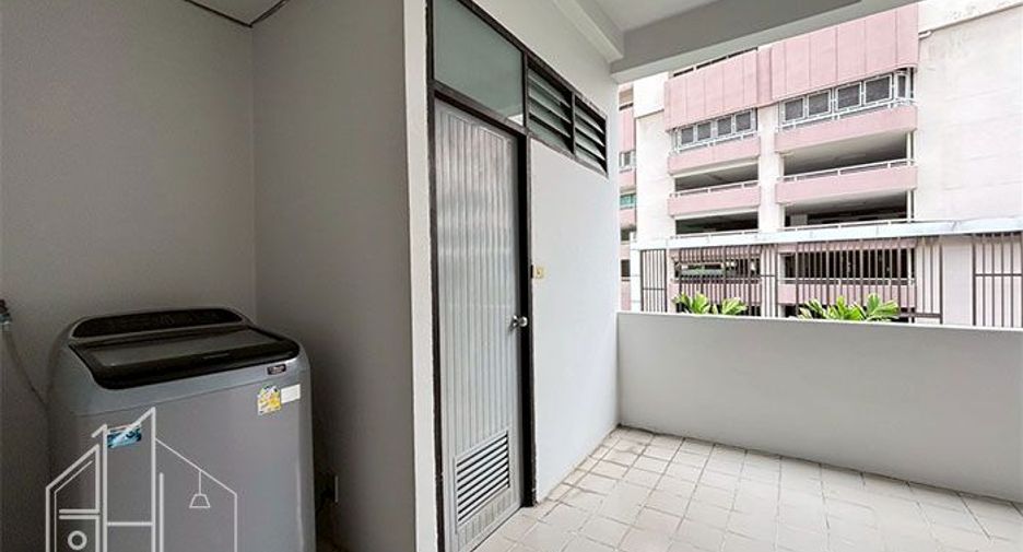 For rent 4 bedrooms condo in Watthana, Bangkok